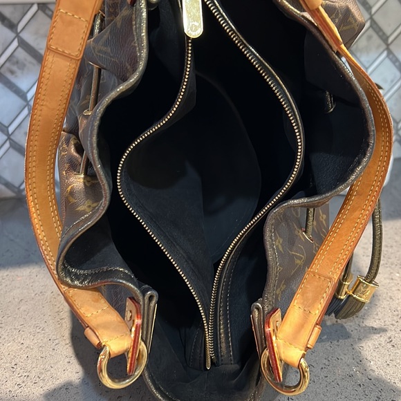 Louis Vuitton purse - Picture 7 of 11